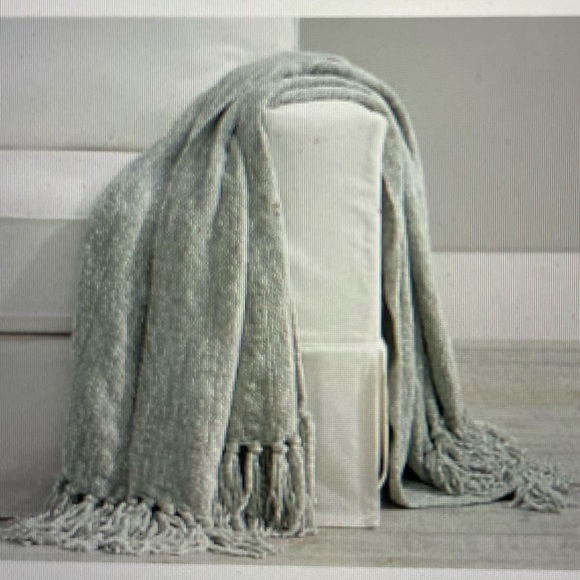 Pottery Barn Bedding Pottery Barn Chenille Handknotted Fringe Throw